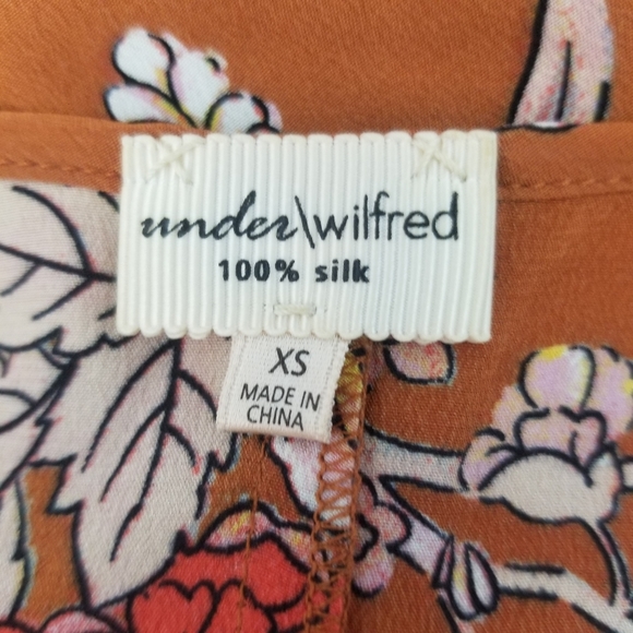 COPY - Aritzia / Wilfred 100% Silk Camisole size XS - Picture 4 of 4